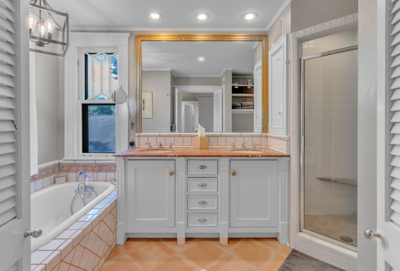 1657 PEABODY AVE, Memphis, Tennessee 38104, 4 Bedrooms Bedrooms, 12 Rooms Rooms,4.1 BathroomsBathrooms,Residential,For Sale,PEABODY,10224364