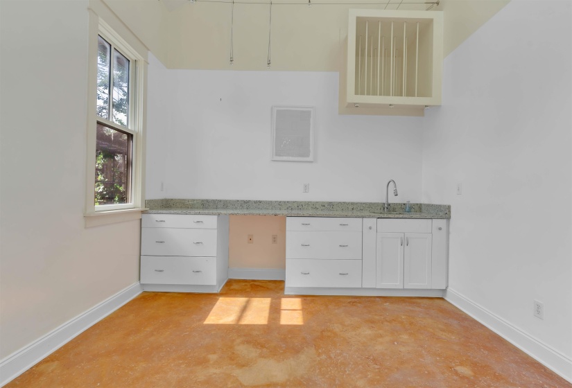 1657 PEABODY AVE, Memphis, Tennessee 38104, 4 Bedrooms Bedrooms, 12 Rooms Rooms,4.1 BathroomsBathrooms,Residential,For Sale,PEABODY,10224364