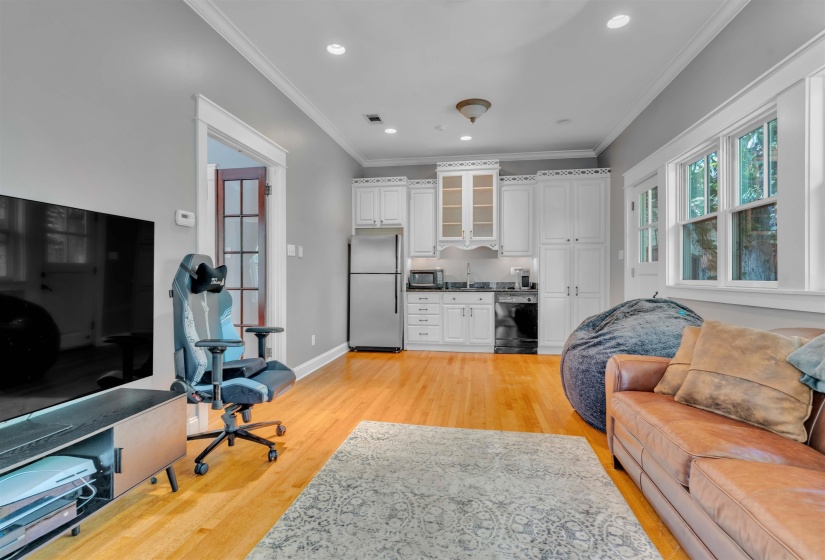 1657 PEABODY AVE, Memphis, Tennessee 38104, 4 Bedrooms Bedrooms, 12 Rooms Rooms,4.1 BathroomsBathrooms,Residential,For Sale,PEABODY,10224364