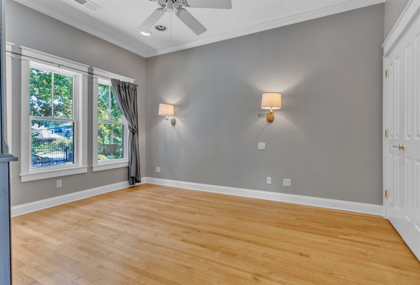 1657 PEABODY AVE, Memphis, Tennessee 38104, 4 Bedrooms Bedrooms, 12 Rooms Rooms,4.1 BathroomsBathrooms,Residential,For Sale,PEABODY,10224364