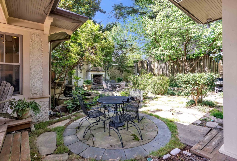 1657 PEABODY AVE, Memphis, Tennessee 38104, 4 Bedrooms Bedrooms, 12 Rooms Rooms,4.1 BathroomsBathrooms,Residential,For Sale,PEABODY,10224364
