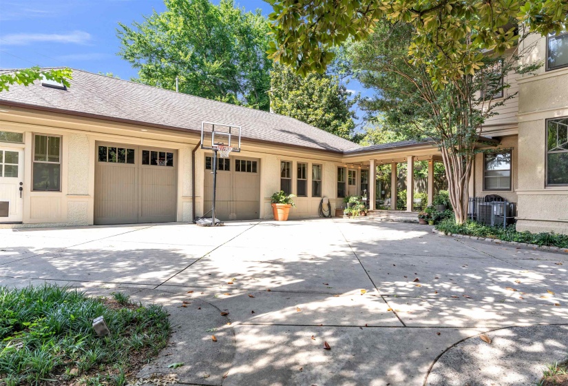 1657 PEABODY AVE, Memphis, Tennessee 38104, 4 Bedrooms Bedrooms, 12 Rooms Rooms,4.1 BathroomsBathrooms,Residential,For Sale,PEABODY,10224364