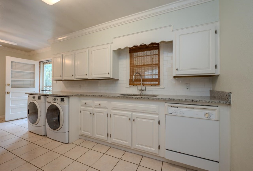 289 MARY ANN DR, Memphis, Tennessee 38117, 3 Bedrooms Bedrooms, 7 Rooms Rooms,2 BathroomsBathrooms,Residential,For Sale,MARY ANN,10224366