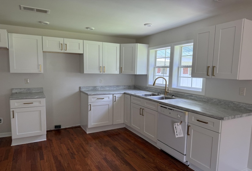 48005 69 HWY, Saltillo, Tennessee 38370, 3 Bedrooms Bedrooms, 6 Rooms Rooms,2 BathroomsBathrooms,Residential,For Sale,69,10224386