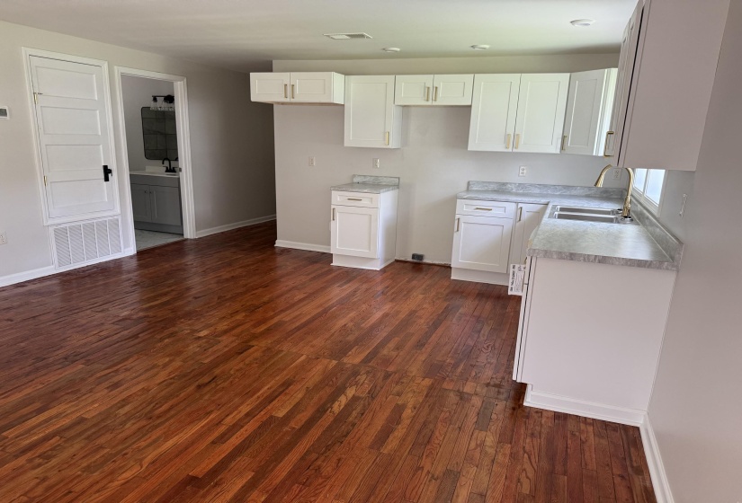 48005 69 HWY, Saltillo, Tennessee 38370, 3 Bedrooms Bedrooms, 6 Rooms Rooms,2 BathroomsBathrooms,Residential,For Sale,69,10224386