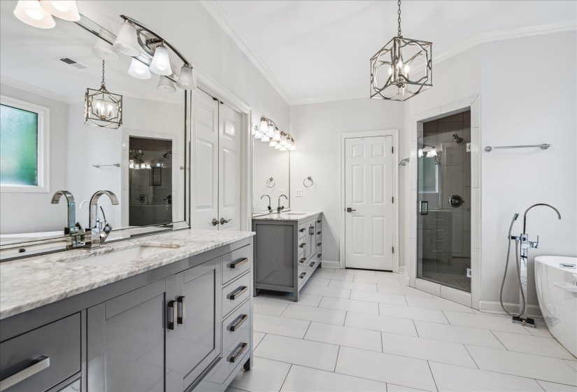 8784 THREE CHIMNEYS DR, Germantown, Tennessee 38138, 5 Bedrooms Bedrooms, 8 Rooms Rooms,4.1 BathroomsBathrooms,Residential,For Sale,THREE CHIMNEYS,10224402
