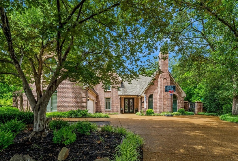 8784 THREE CHIMNEYS DR, Germantown, Tennessee 38138, 5 Bedrooms Bedrooms, 8 Rooms Rooms,4.1 BathroomsBathrooms,Residential,For Sale,THREE CHIMNEYS,10224402