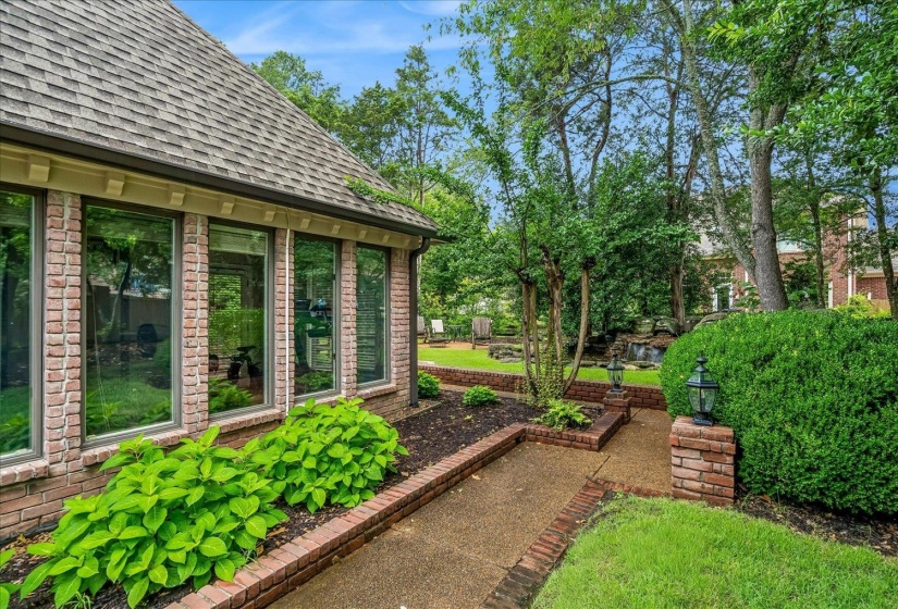 8784 THREE CHIMNEYS DR, Germantown, Tennessee 38138, 5 Bedrooms Bedrooms, 8 Rooms Rooms,4.1 BathroomsBathrooms,Residential,For Sale,THREE CHIMNEYS,10224402
