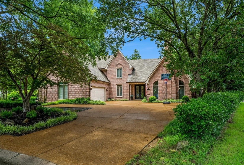 8784 THREE CHIMNEYS DR, Germantown, Tennessee 38138, 5 Bedrooms Bedrooms, 8 Rooms Rooms,4.1 BathroomsBathrooms,Residential,For Sale,THREE CHIMNEYS,10224402