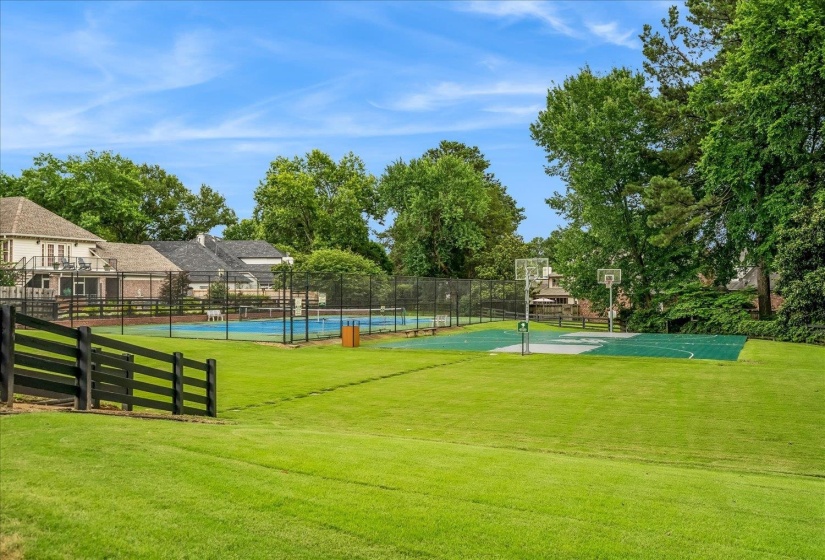 8784 THREE CHIMNEYS DR, Germantown, Tennessee 38138, 5 Bedrooms Bedrooms, 8 Rooms Rooms,4.1 BathroomsBathrooms,Residential,For Sale,THREE CHIMNEYS,10224402