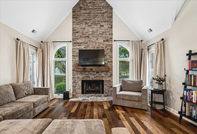 8784 THREE CHIMNEYS DR, Germantown, Tennessee 38138, 5 Bedrooms Bedrooms, 8 Rooms Rooms,4.1 BathroomsBathrooms,Residential,For Sale,THREE CHIMNEYS,10224402