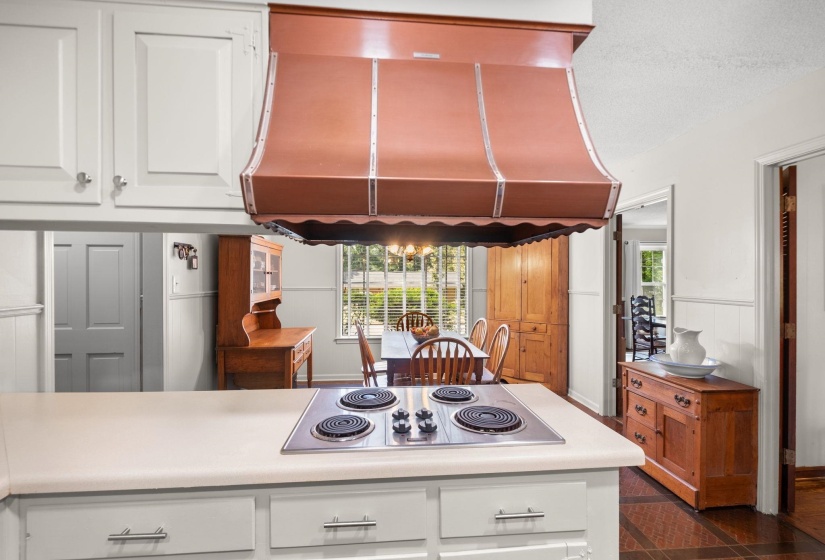 4653 CLEARWATER DR, Memphis, Tennessee 38128, 5 Bedrooms Bedrooms, 10 Rooms Rooms,2.1 BathroomsBathrooms,Residential,For Sale,CLEARWATER,10224404