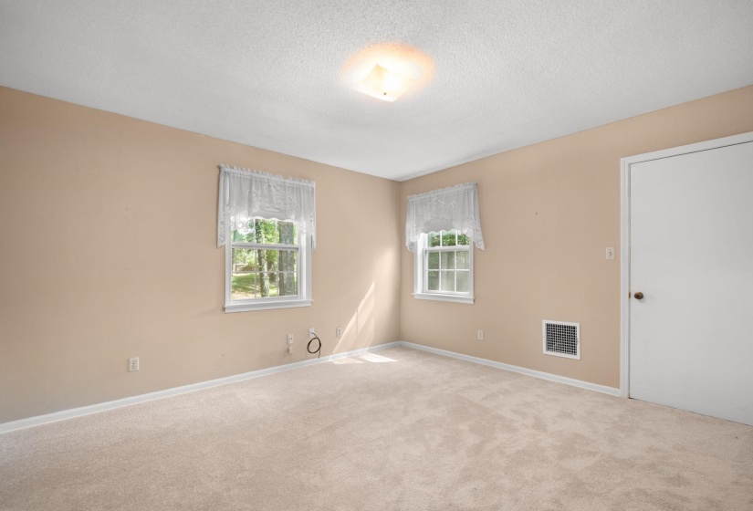 4653 CLEARWATER DR, Memphis, Tennessee 38128, 5 Bedrooms Bedrooms, 10 Rooms Rooms,2.1 BathroomsBathrooms,Residential,For Sale,CLEARWATER,10224404