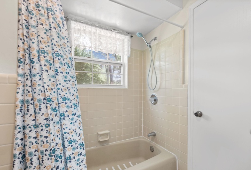 4653 CLEARWATER DR, Memphis, Tennessee 38128, 5 Bedrooms Bedrooms, 10 Rooms Rooms,2.1 BathroomsBathrooms,Residential,For Sale,CLEARWATER,10224404