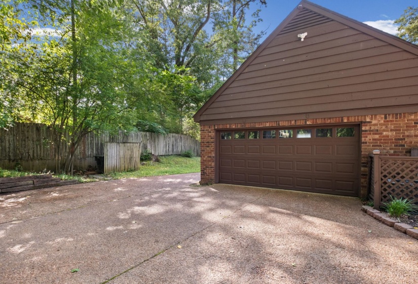 4653 CLEARWATER DR, Memphis, Tennessee 38128, 5 Bedrooms Bedrooms, 10 Rooms Rooms,2.1 BathroomsBathrooms,Residential,For Sale,CLEARWATER,10224404