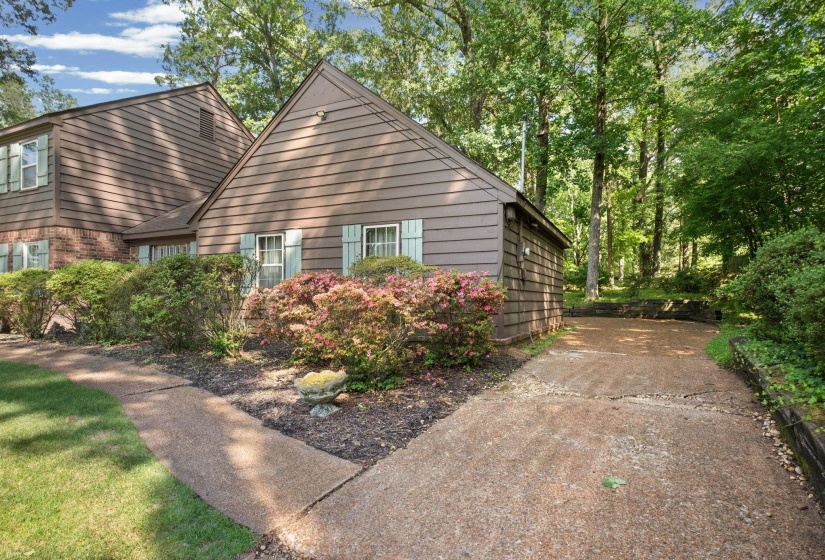 4653 CLEARWATER DR, Memphis, Tennessee 38128, 5 Bedrooms Bedrooms, 10 Rooms Rooms,2.1 BathroomsBathrooms,Residential,For Sale,CLEARWATER,10224404