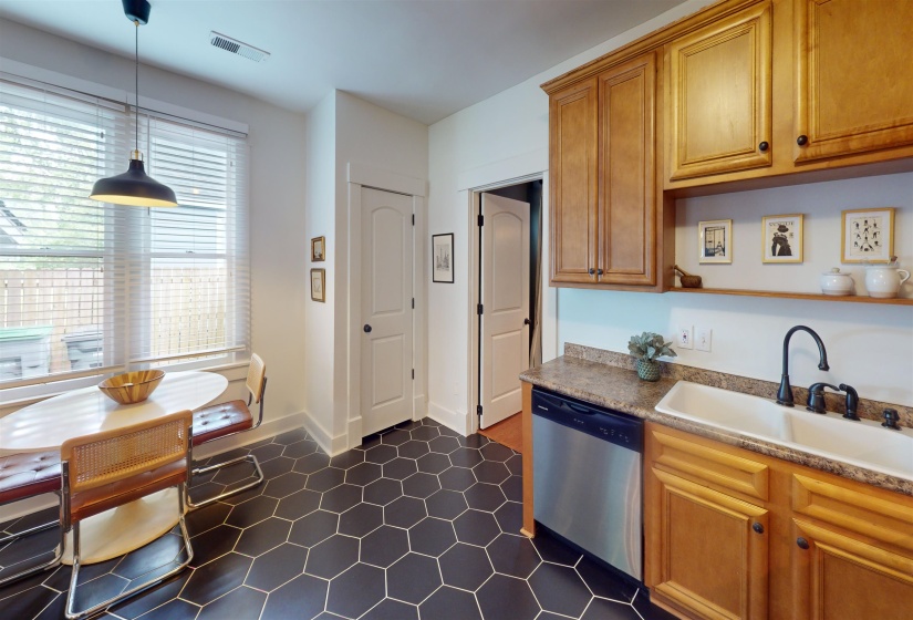 3561 KEARNEY AVE, Memphis, Tennessee 38111, 3 Bedrooms Bedrooms, 6 Rooms Rooms,2 BathroomsBathrooms,Residential,For Sale,KEARNEY,10224407