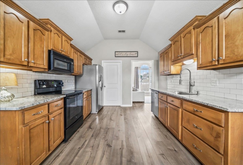 40 ROYAL VIEW CV, Oakland, Tennessee 38060, 4 Bedrooms Bedrooms, 7 Rooms Rooms,2 BathroomsBathrooms,Residential,For Sale,ROYAL VIEW,10224408