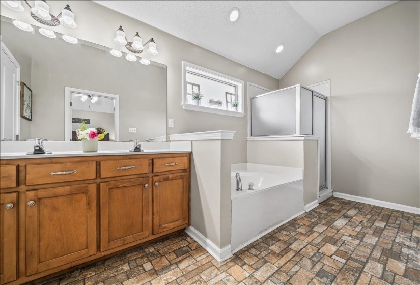 40 ROYAL VIEW CV, Oakland, Tennessee 38060, 4 Bedrooms Bedrooms, 7 Rooms Rooms,2 BathroomsBathrooms,Residential,For Sale,ROYAL VIEW,10224408