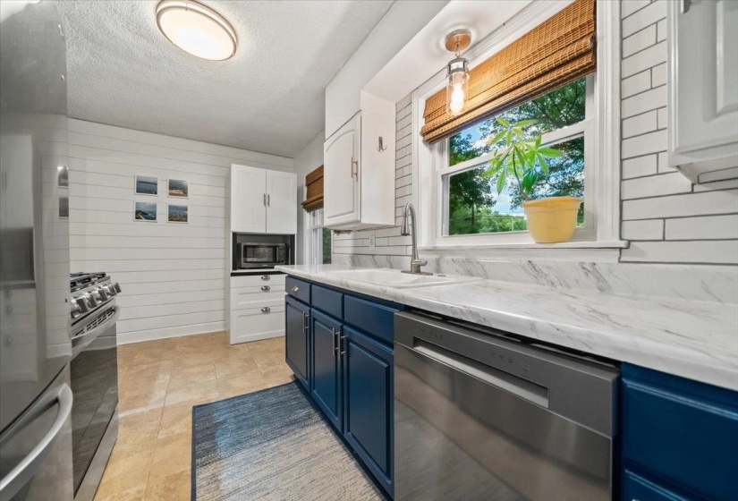 1072 WEST PERKINS RD, Memphis, Tennessee 38117, 3 Bedroom Bedrooms, 6 Room Rooms,2 BathroomBathrooms,Residential,For Sale,WEST PERKINS,0,10224413