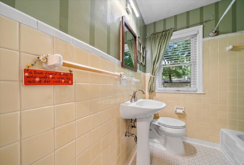 1072 WEST PERKINS RD, Memphis, Tennessee 38117, 3 Bedroom Bedrooms, 6 Room Rooms,2 BathroomBathrooms,Residential,For Sale,WEST PERKINS,0,10224413
