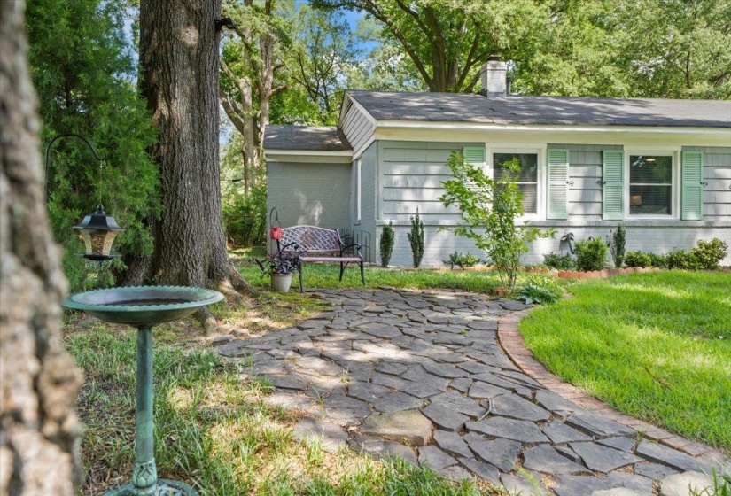 1072 WEST PERKINS RD, Memphis, Tennessee 38117, 3 Bedroom Bedrooms, 6 Room Rooms,2 BathroomBathrooms,Residential,For Sale,WEST PERKINS,0,10224413