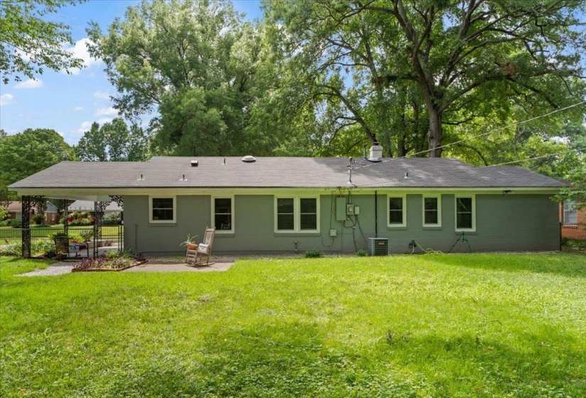 1072 WEST PERKINS RD, Memphis, Tennessee 38117, 3 Bedroom Bedrooms, 6 Room Rooms,2 BathroomBathrooms,Residential,For Sale,WEST PERKINS,0,10224413