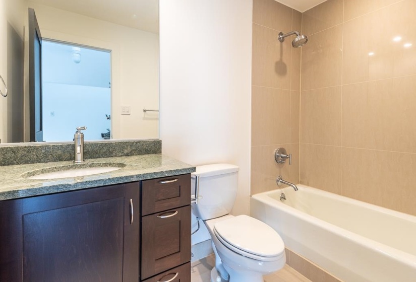 377 RIVERBLUFF PL, Memphis, Tennessee 38103, 2 Bedrooms Bedrooms, 5 Rooms Rooms,2.1 BathroomsBathrooms,Residential,For Sale,RIVERBLUFF,10224415