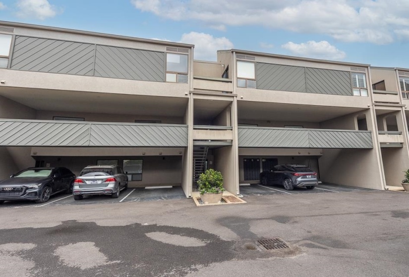 377 RIVERBLUFF PL, Memphis, Tennessee 38103, 2 Bedrooms Bedrooms, 5 Rooms Rooms,2.1 BathroomsBathrooms,Residential,For Sale,RIVERBLUFF,10224415