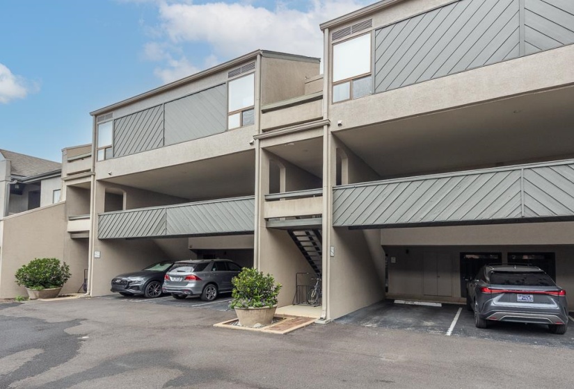377 RIVERBLUFF PL, Memphis, Tennessee 38103, 2 Bedrooms Bedrooms, 5 Rooms Rooms,2.1 BathroomsBathrooms,Residential,For Sale,RIVERBLUFF,10224415