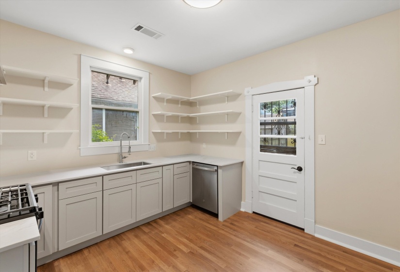 2037 NELSON AVE, Memphis, Tennessee 38104, 3 Bedroom Bedrooms, 6 Room Rooms,2 BathroomBathrooms,Residential,For Sale,NELSON,0,10224418