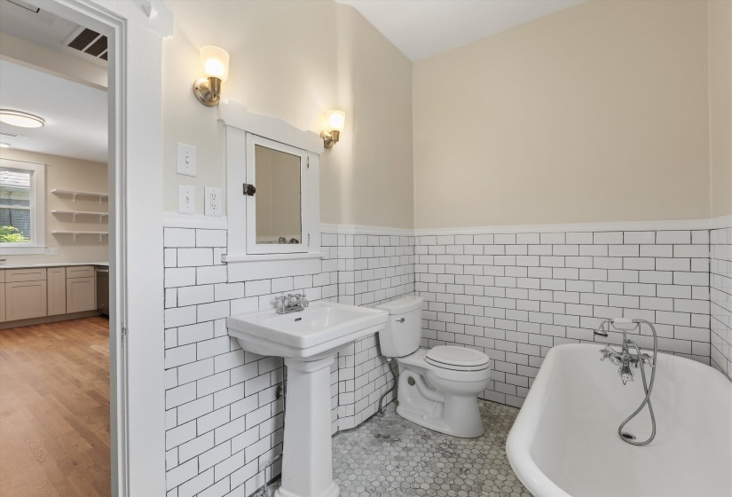 2037 NELSON AVE, Memphis, Tennessee 38104, 3 Bedroom Bedrooms, 6 Room Rooms,2 BathroomBathrooms,Residential,For Sale,NELSON,0,10224418