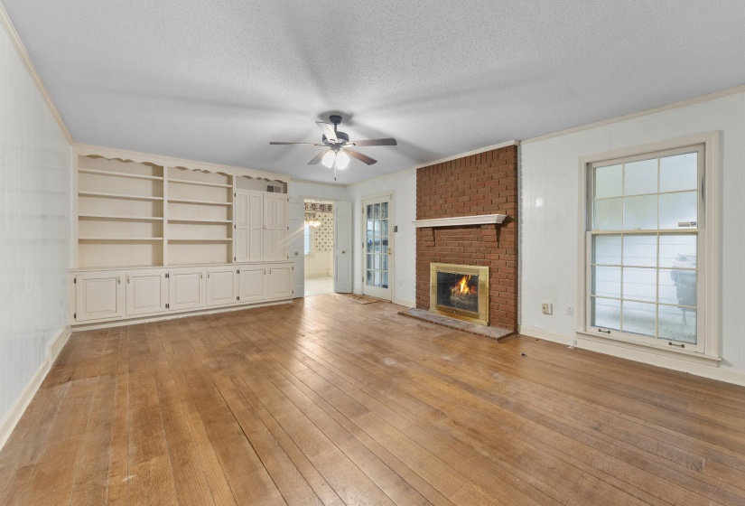 1388 PECAN TREES DR, Germantown, Tennessee 38138, 4 Bedrooms Bedrooms, 9 Rooms Rooms,2 BathroomsBathrooms,Residential,For Sale,PECAN TREES,10224419