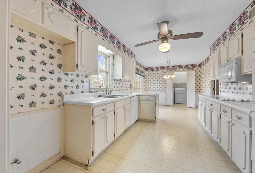 1388 PECAN TREES DR, Germantown, Tennessee 38138, 4 Bedrooms Bedrooms, 9 Rooms Rooms,2 BathroomsBathrooms,Residential,For Sale,PECAN TREES,10224419