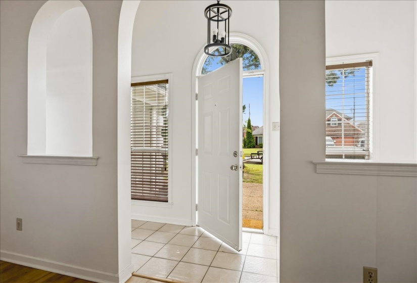 817 RADIANCE DR, Cordova, Tennessee 38018, 4 Bedrooms Bedrooms, 7 Rooms Rooms,2 BathroomsBathrooms,Residential,For Sale,RADIANCE,10224422