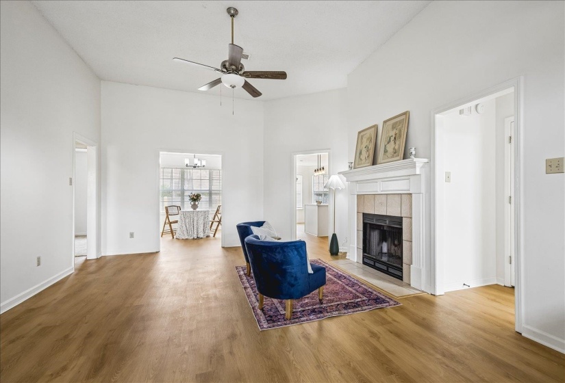817 RADIANCE DR, Cordova, Tennessee 38018, 4 Bedrooms Bedrooms, 7 Rooms Rooms,2 BathroomsBathrooms,Residential,For Sale,RADIANCE,10224422