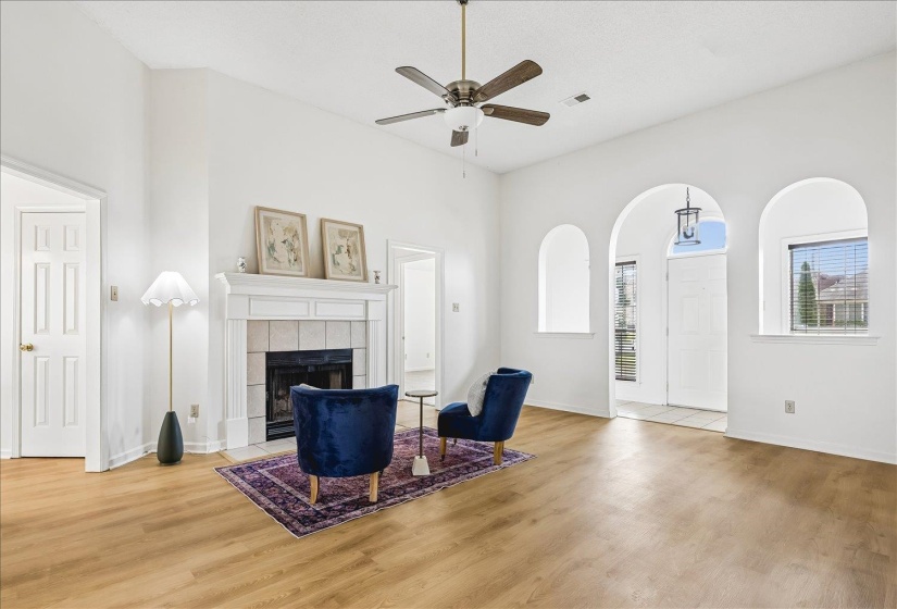 817 RADIANCE DR, Cordova, Tennessee 38018, 4 Bedrooms Bedrooms, 7 Rooms Rooms,2 BathroomsBathrooms,Residential,For Sale,RADIANCE,10224422