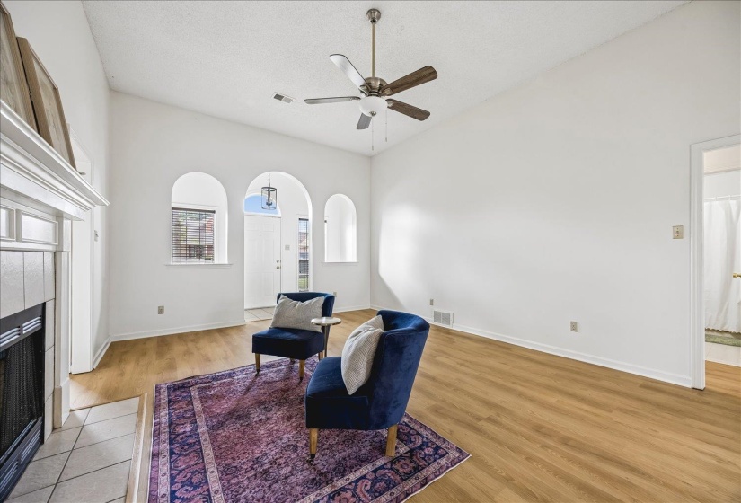 817 RADIANCE DR, Cordova, Tennessee 38018, 4 Bedrooms Bedrooms, 7 Rooms Rooms,2 BathroomsBathrooms,Residential,For Sale,RADIANCE,10224422