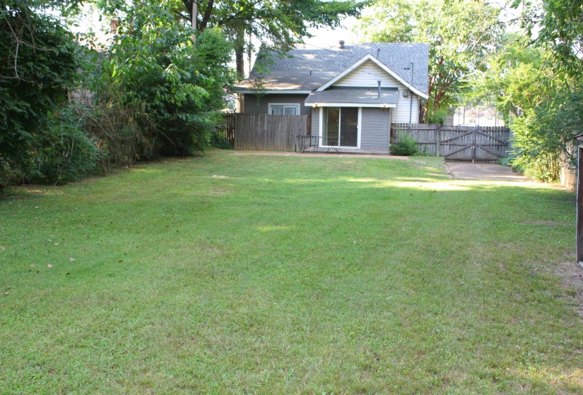 3779 SPOTTSWOOD AVE, Memphis, Tennessee 38111, 3 Bedrooms Bedrooms, 7 Rooms Rooms,1 BathroomBathrooms,Residential,For Sale,SPOTTSWOOD,10224424