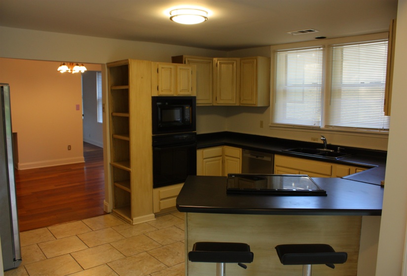 3779 SPOTTSWOOD AVE, Memphis, Tennessee 38111, 3 Bedrooms Bedrooms, 7 Rooms Rooms,1 BathroomBathrooms,Residential,For Sale,SPOTTSWOOD,10224424