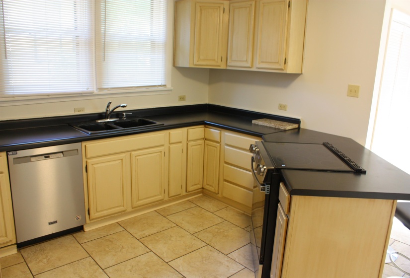 3779 SPOTTSWOOD AVE, Memphis, Tennessee 38111, 3 Bedrooms Bedrooms, 7 Rooms Rooms,1 BathroomBathrooms,Residential,For Sale,SPOTTSWOOD,10224424
