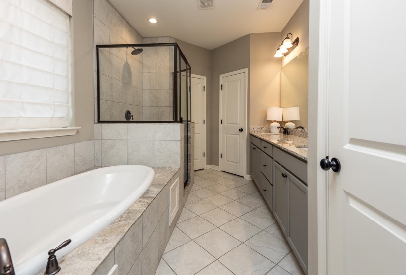 300 CHEROKEE CIR, Oakland, Tennessee 38060, 3 Bedrooms Bedrooms, 6 Rooms Rooms,2.1 BathroomsBathrooms,Residential,For Sale,CHEROKEE,10224425
