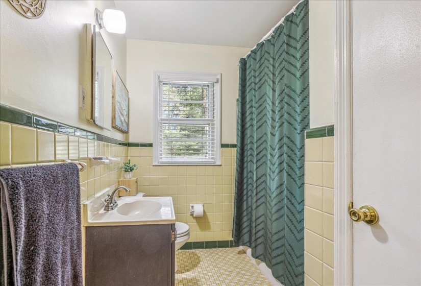 296 WHITE STATION RD, Memphis, Tennessee 38117, 3 Bedrooms Bedrooms, 6 Rooms Rooms,2 BathroomsBathrooms,Residential,For Sale,WHITE STATION,10224427
