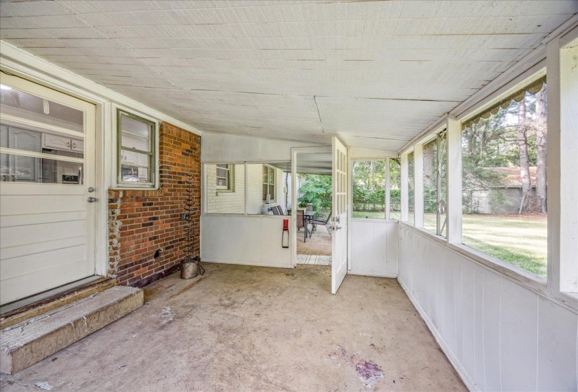 296 WHITE STATION RD, Memphis, Tennessee 38117, 3 Bedrooms Bedrooms, 6 Rooms Rooms,2 BathroomsBathrooms,Residential,For Sale,WHITE STATION,10224427
