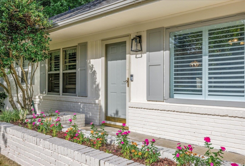 296 WHITE STATION RD, Memphis, Tennessee 38117, 3 Bedrooms Bedrooms, 6 Rooms Rooms,2 BathroomsBathrooms,Residential,For Sale,WHITE STATION,10224427