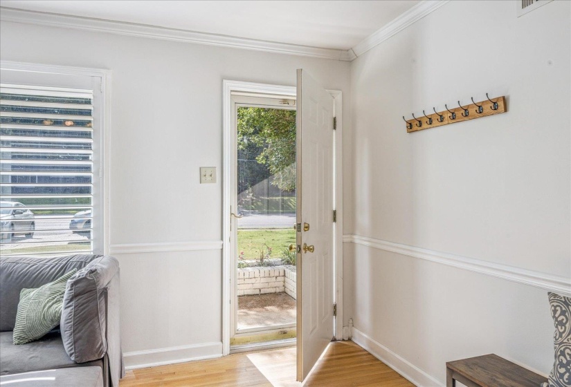 296 WHITE STATION RD, Memphis, Tennessee 38117, 3 Bedrooms Bedrooms, 6 Rooms Rooms,2 BathroomsBathrooms,Residential,For Sale,WHITE STATION,10224427