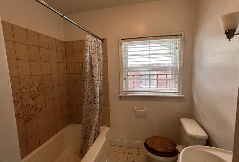 3794 DOUGLASS AVE, Memphis, Tennessee 38111, 4 Bedrooms Bedrooms, 7 Rooms Rooms,2 BathroomsBathrooms,Residential,For Sale,DOUGLASS,10224428