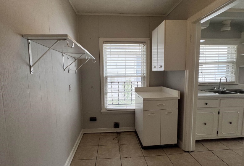 3794 DOUGLASS AVE, Memphis, Tennessee 38111, 4 Bedrooms Bedrooms, 7 Rooms Rooms,2 BathroomsBathrooms,Residential,For Sale,DOUGLASS,10224428