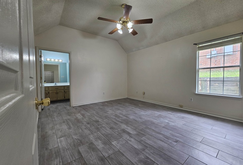 2210 STONE STREAM DR, Memphis, Tennessee 38016, 3 Bedrooms Bedrooms, 6 Rooms Rooms,2 BathroomsBathrooms,Residential,For Sale,STONE STREAM,10224430