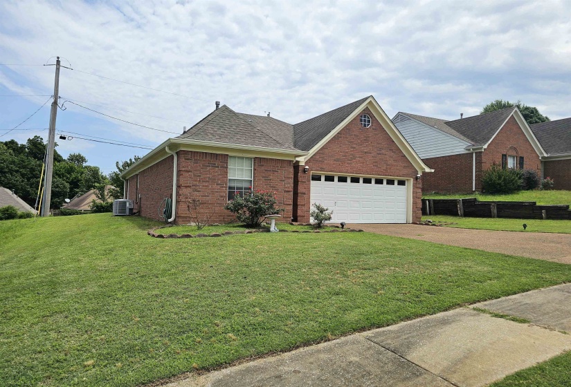 2210 STONE STREAM DR, Memphis, Tennessee 38016, 3 Bedrooms Bedrooms, 6 Rooms Rooms,2 BathroomsBathrooms,Residential,For Sale,STONE STREAM,10224430
